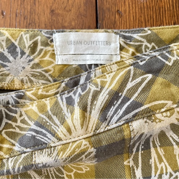 Urban Outfitters floral yellow plaid skirt with pleated front and 2 back pockets - Picture 7 of 8